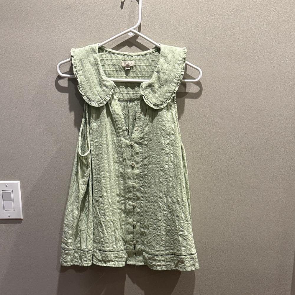 Pilcro Green Sleeveless Button-Up Top